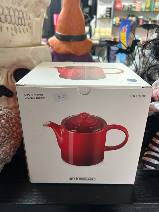 Le creuset grand tea pot blue
