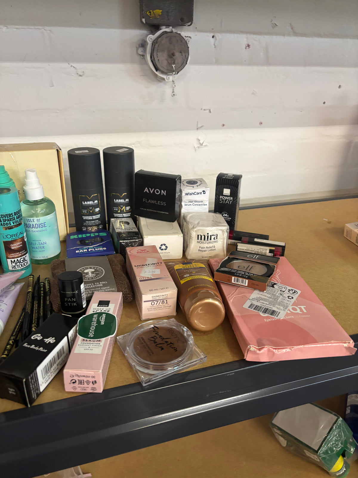70 x Beauty Products (damaged boxes)