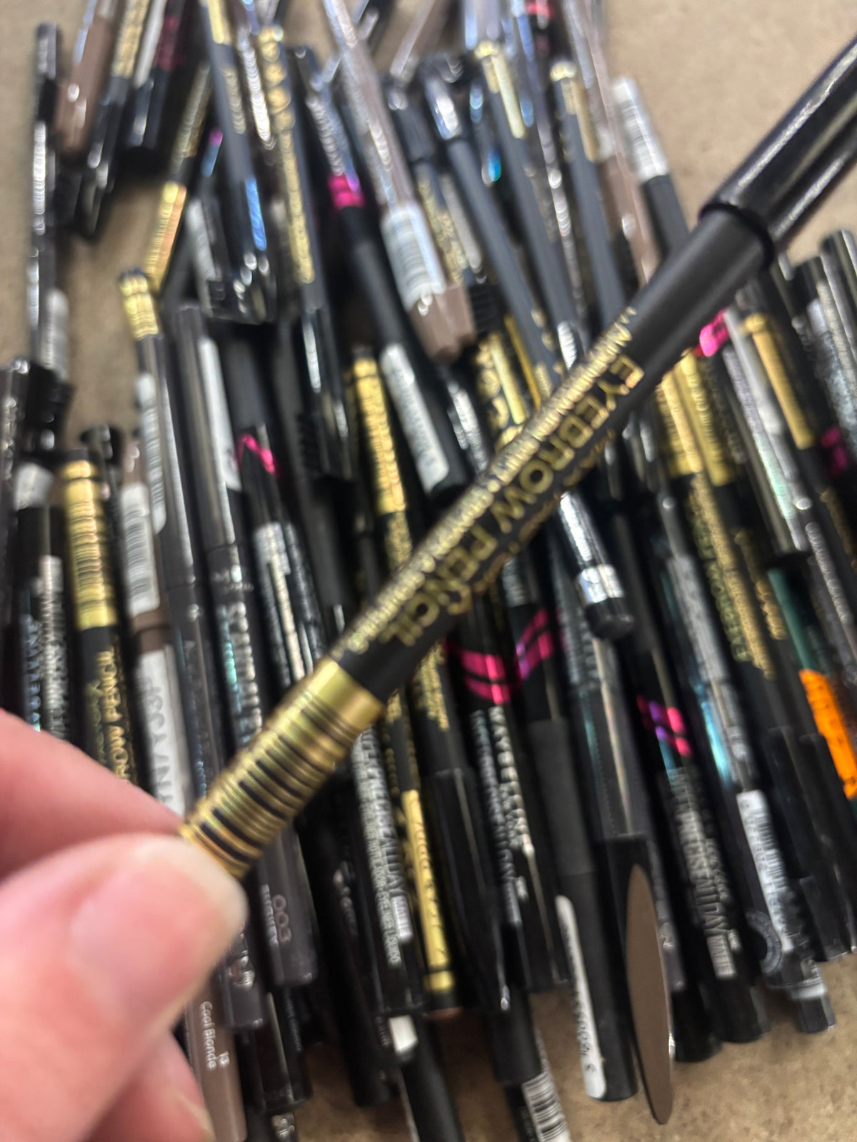 82 x Eyeliners & Brow Pencils