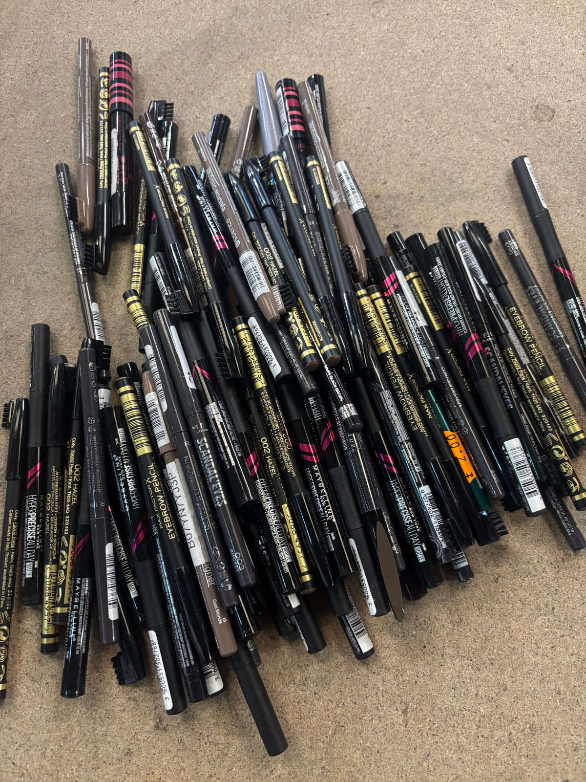 82 x Eyeliners & Brow Pencils
