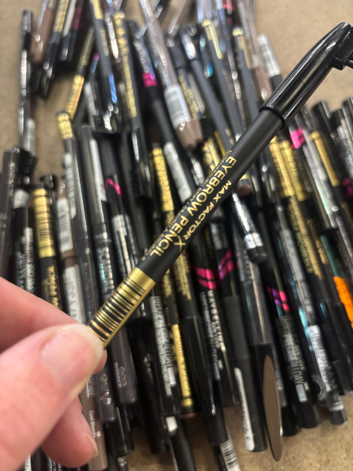 82 x Eyeliners & Brow Pencils