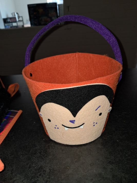 Dracula felt halloween bucket