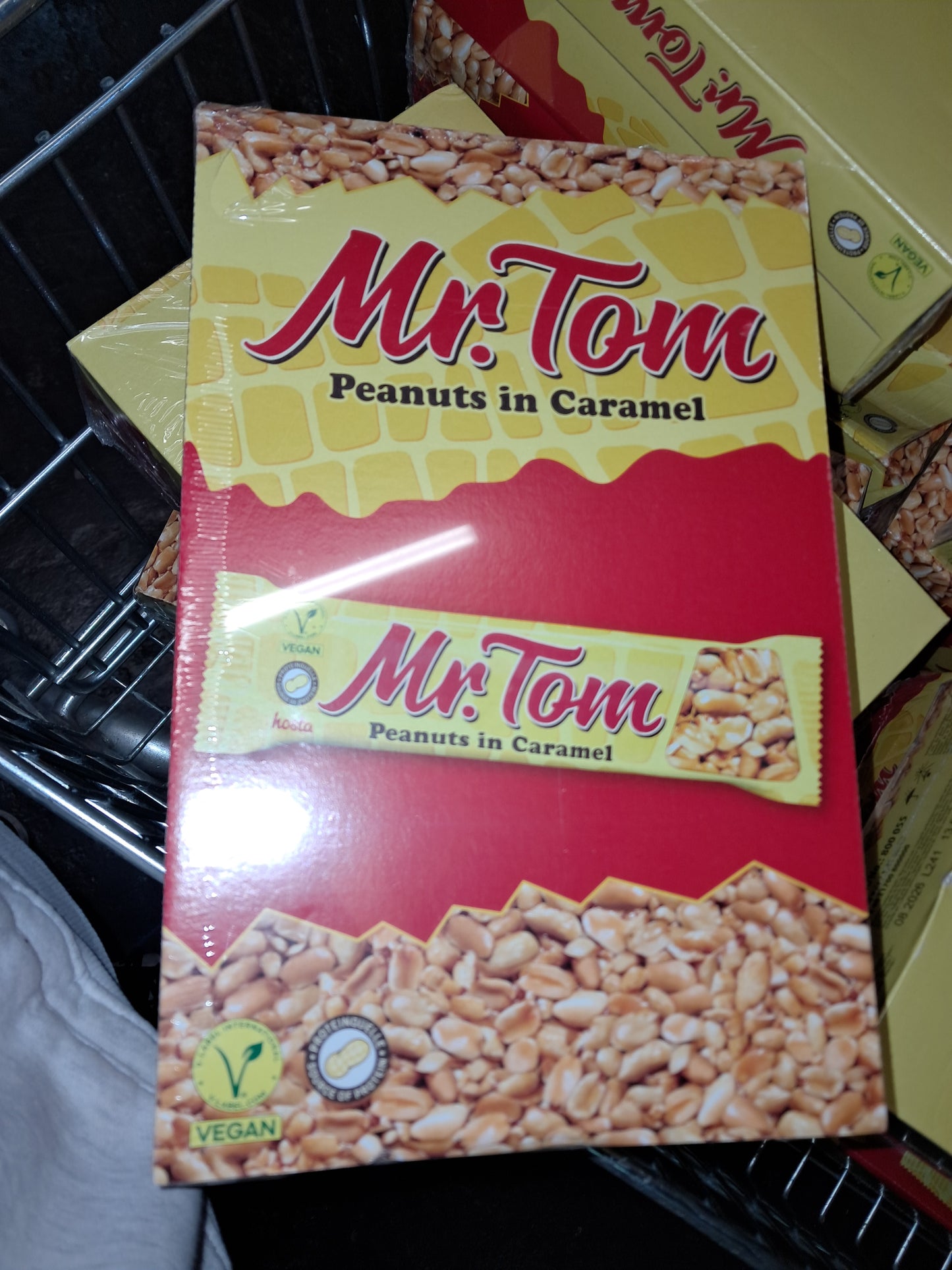 Mr tom peanuts in caramel