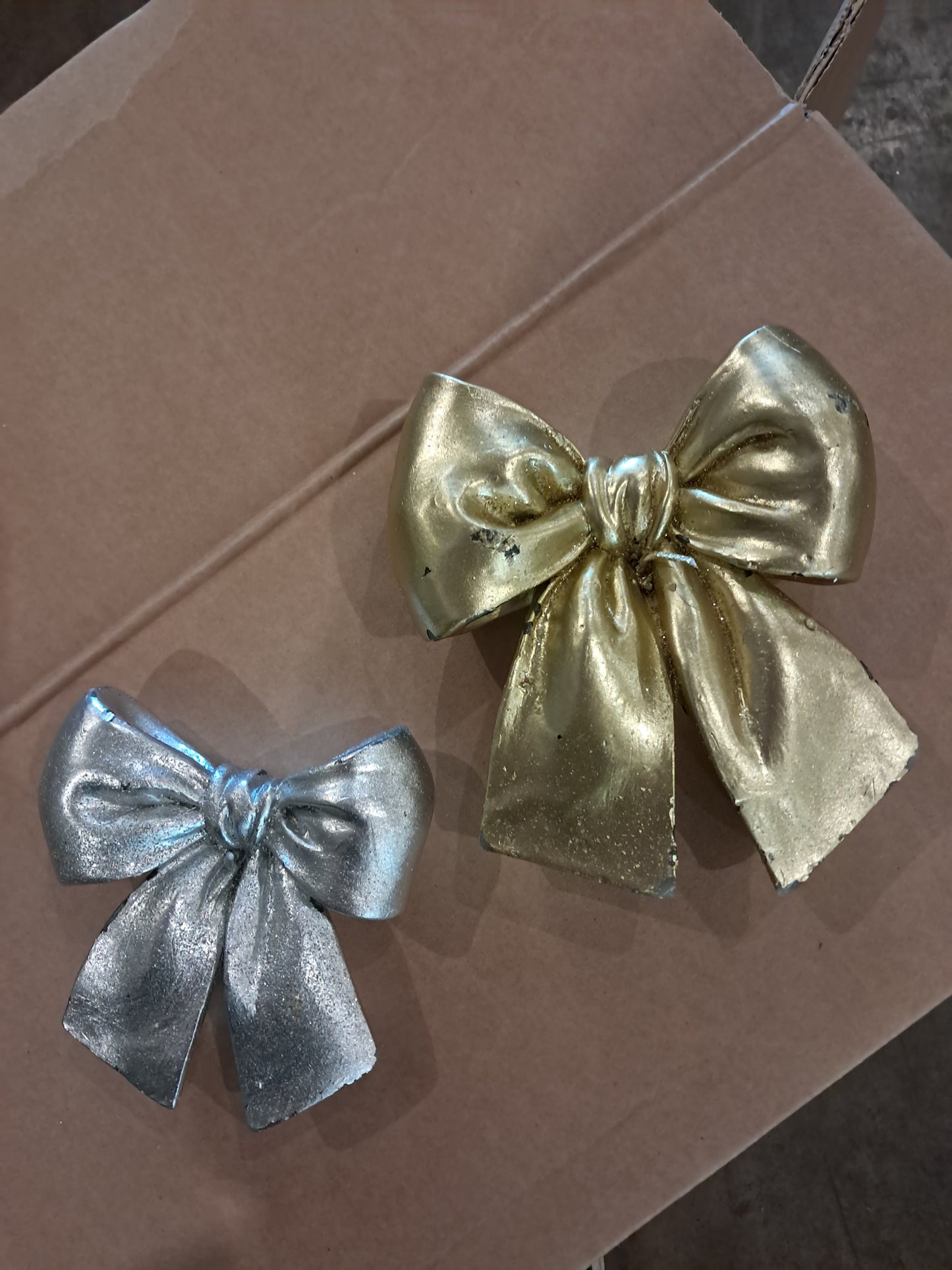 Gold bow and silver bow candle set