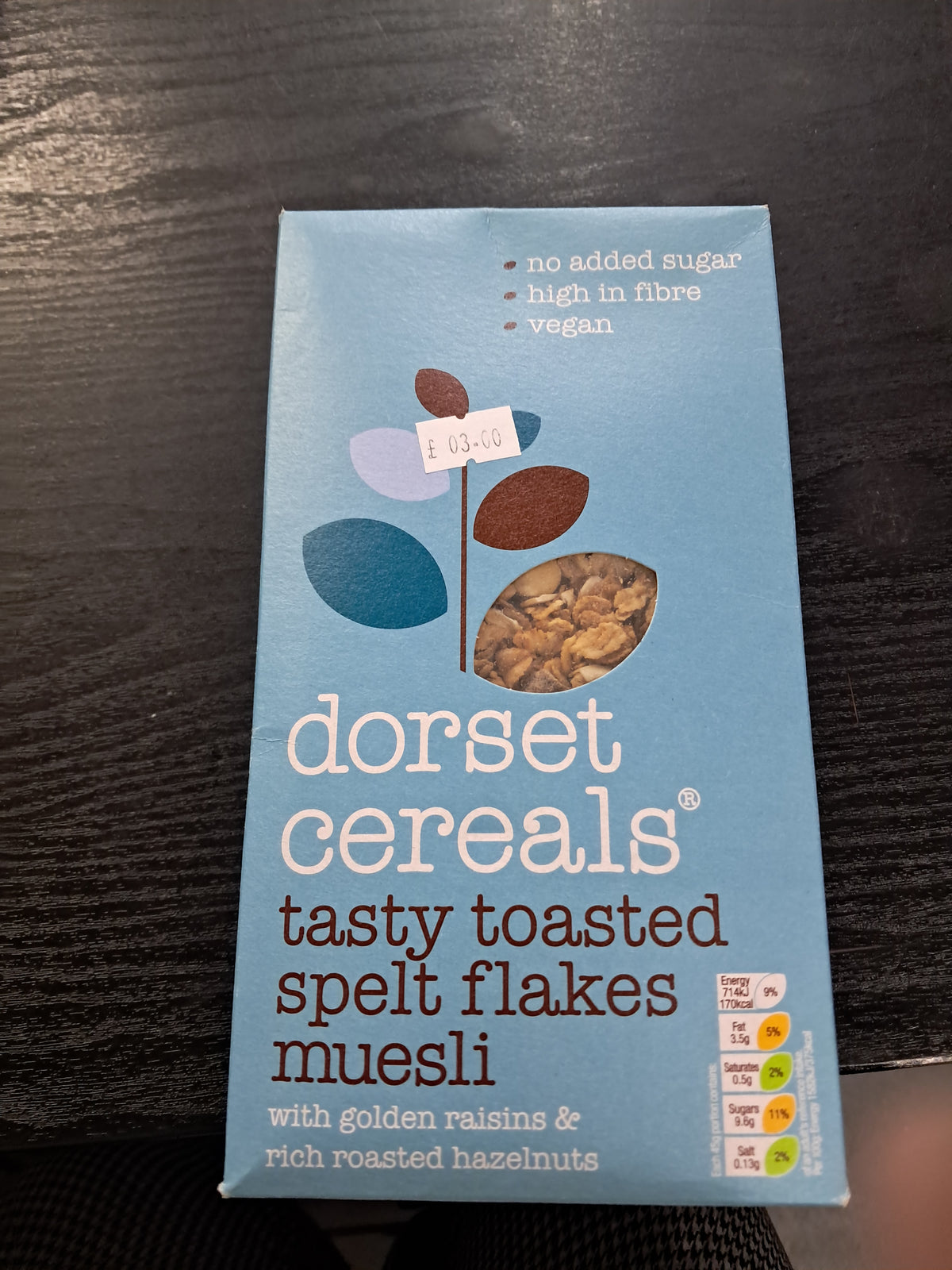Dorset cereals - Muesli with golden raisins & rich toasted hazelnuts