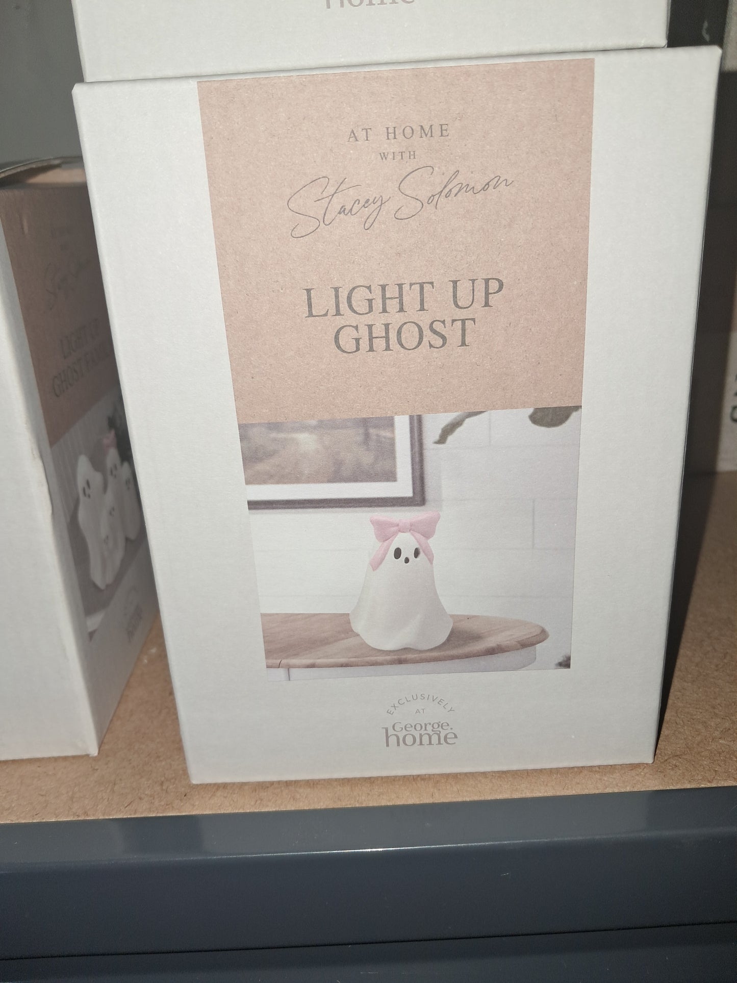 Stacey Solomon light up ghost with Bow