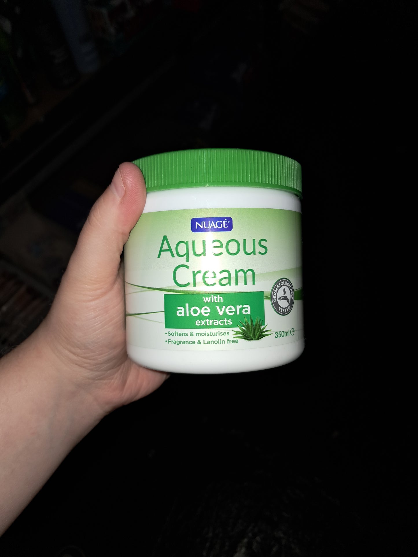 Aqueous cream with aloe vera