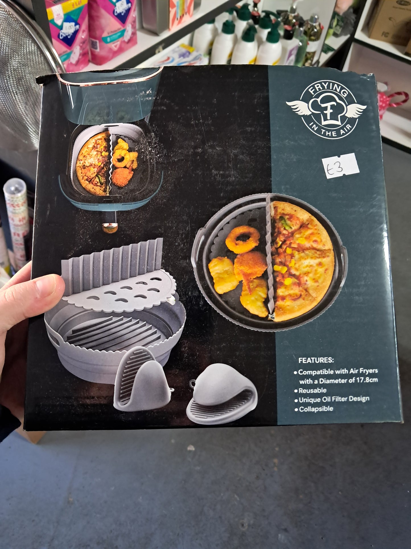 Air fryer liner with divider and mitts