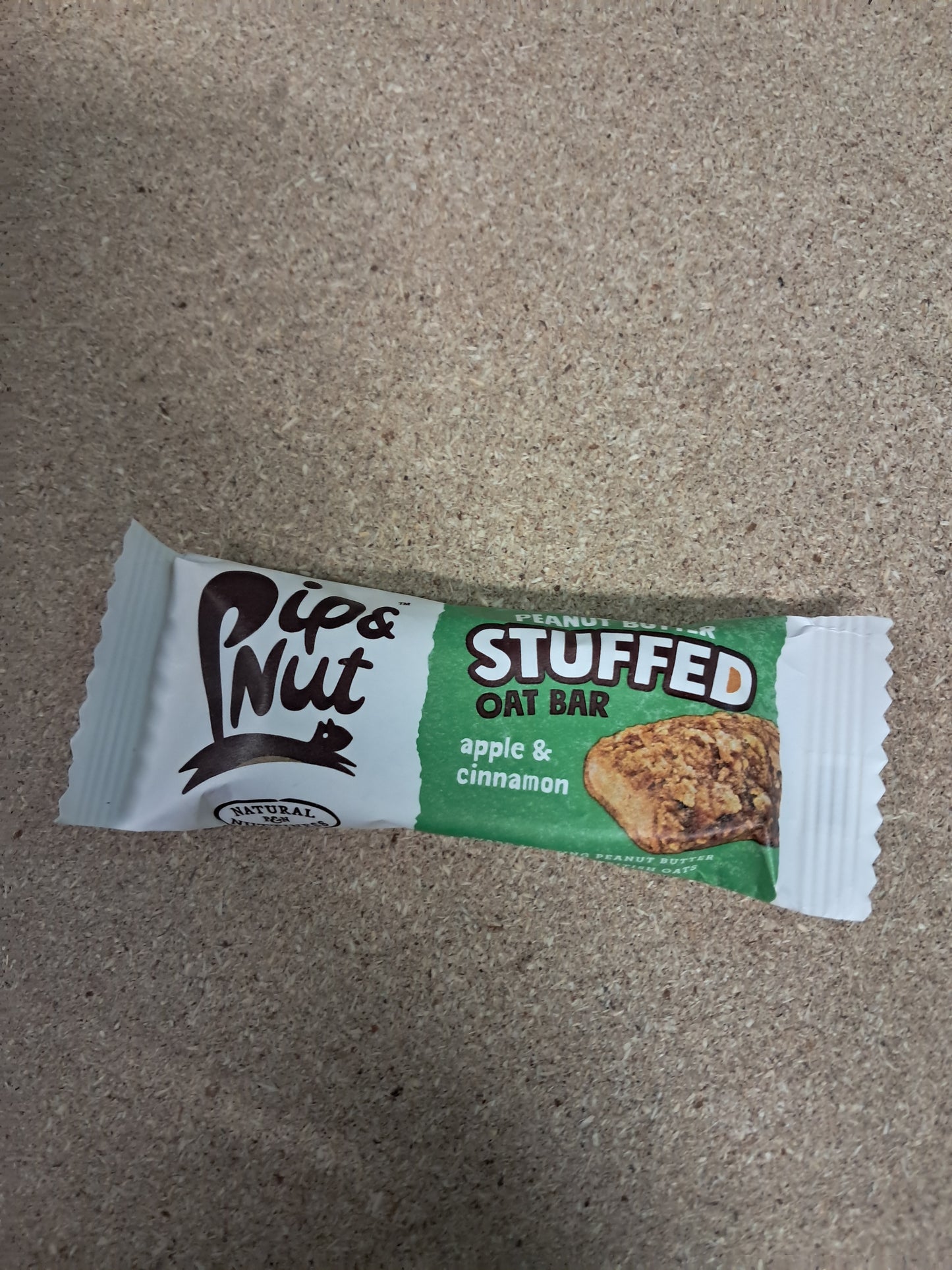 Pip n nut apple and cinnamon oat bar